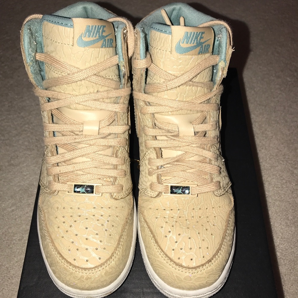 SAND DUNE JORDANS GS - Picture 1 of 5